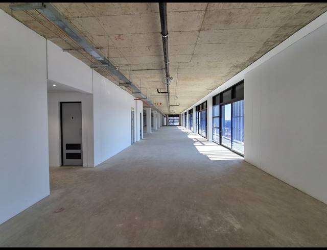 18,756M² WAREHOUSE TO LET IN LONGLAKE